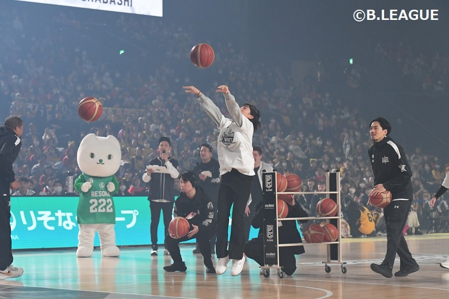 一般参加者がシュートをする様子