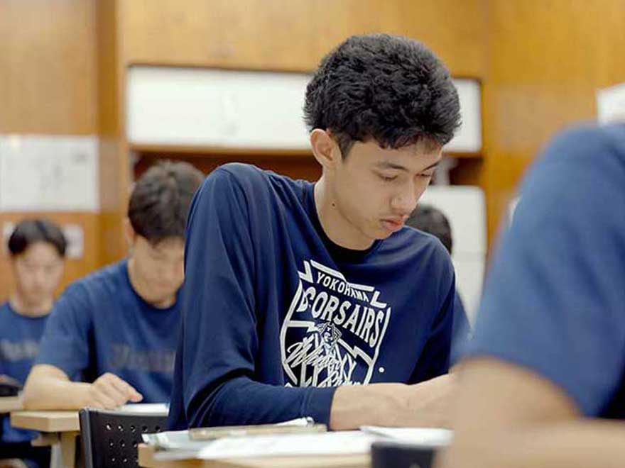 Bリーグのユースの選手が将来の資産形成等について学んでいる