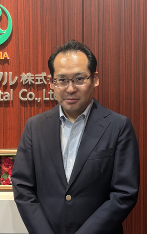 関 由人