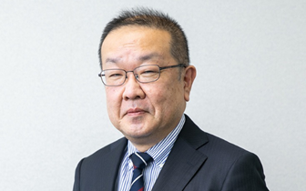 向田 勝 氏